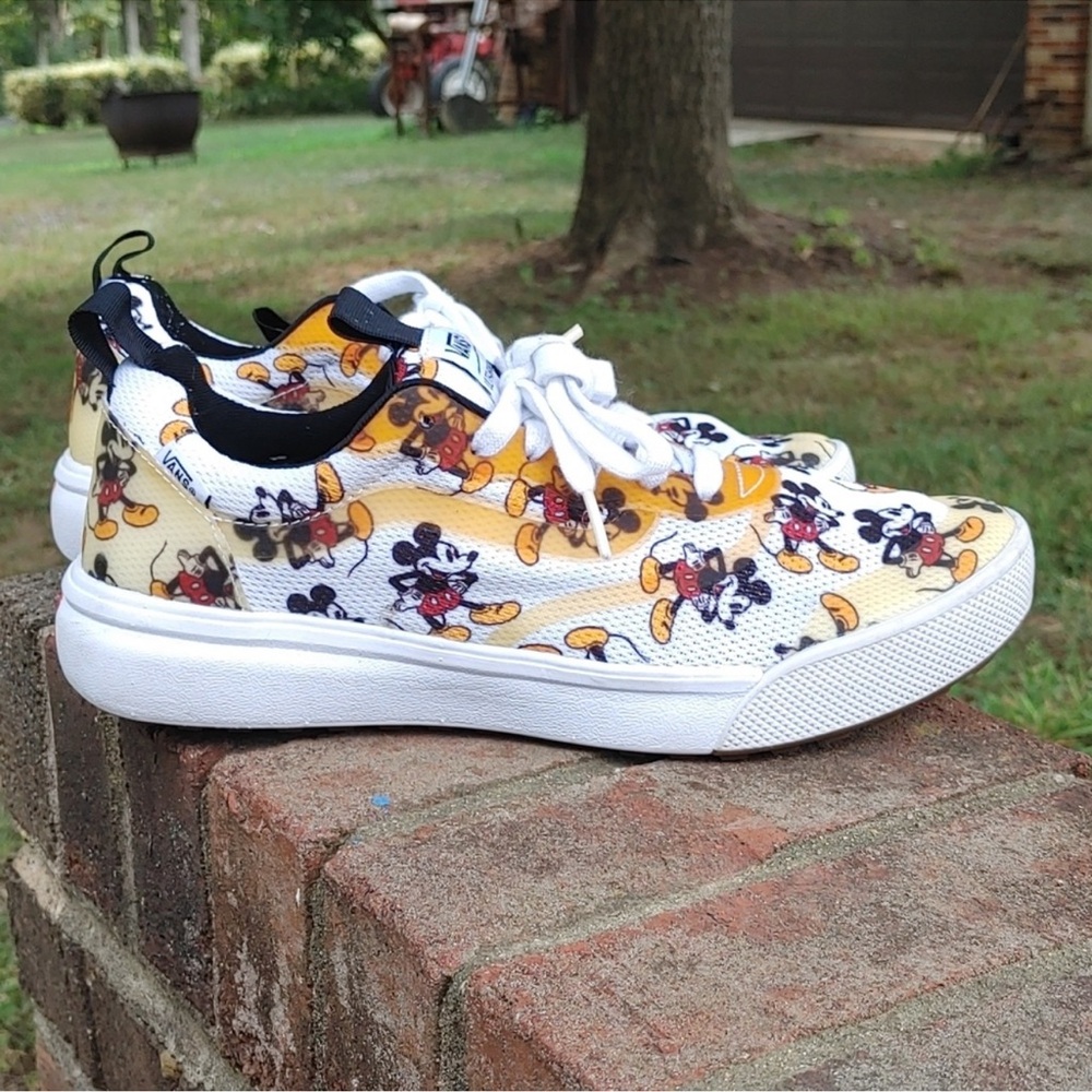 Vans Unisex UltraRange Rapidweld X Disney Mickey Size 10 (2437)